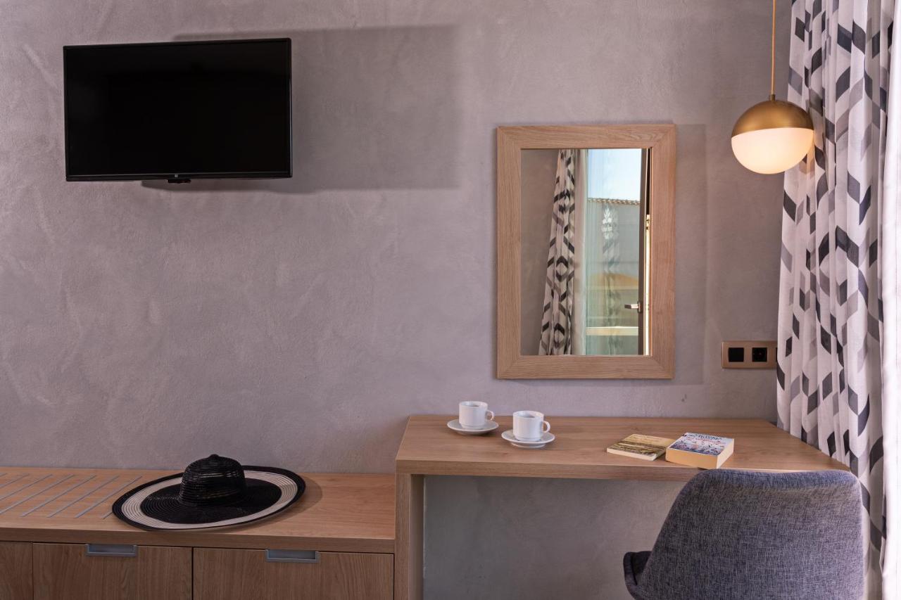 Hotel Kathrin Beach Adelianos Kampos Zewnętrze zdjęcie