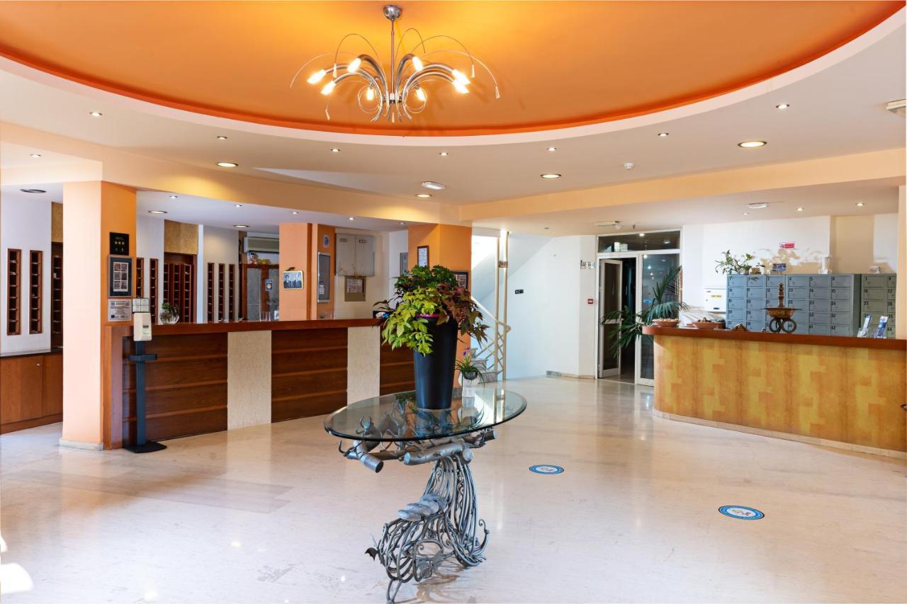 Hotel Kathrin Beach Adelianos Kampos Zewnętrze zdjęcie