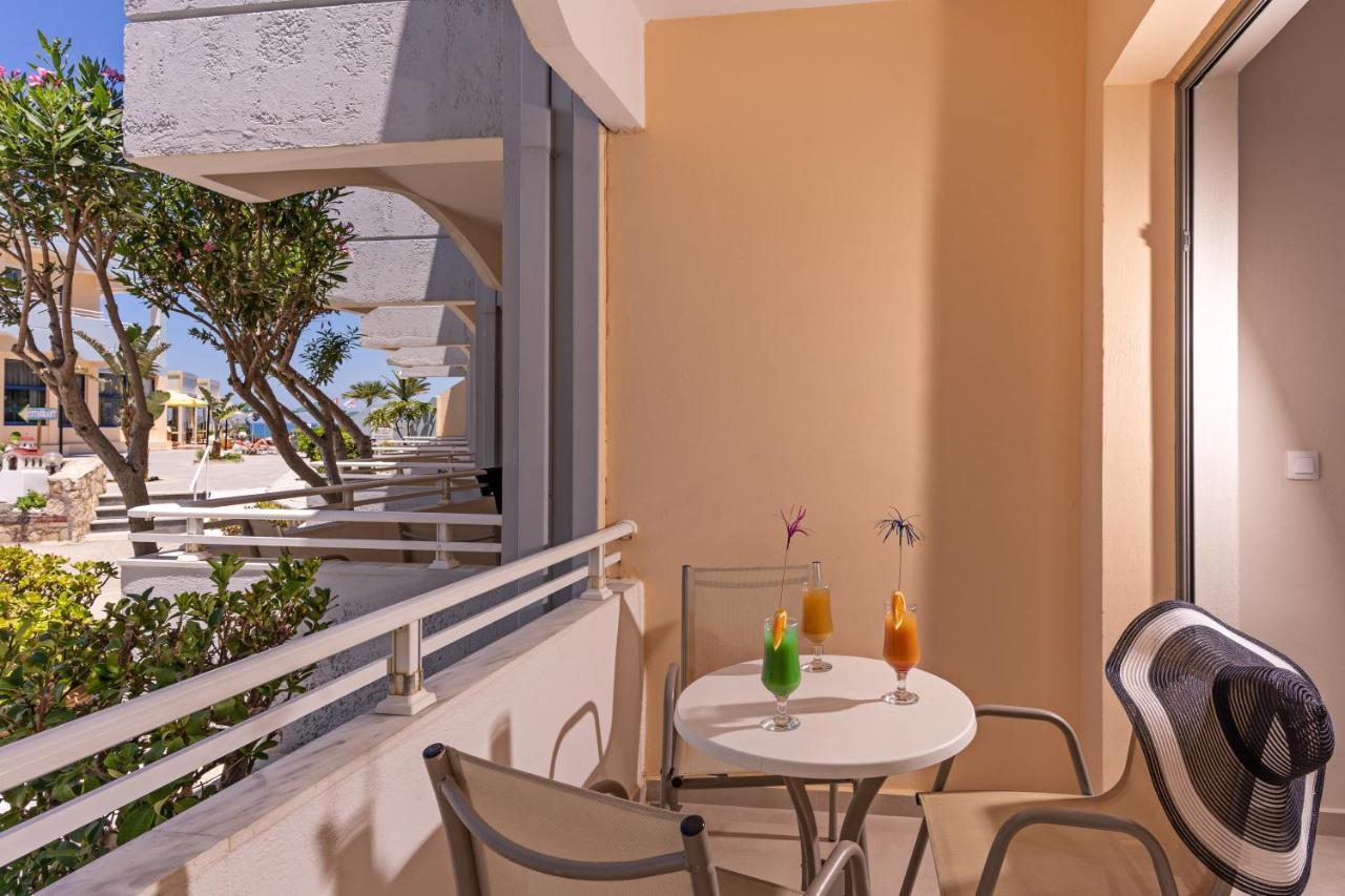 Hotel Kathrin Beach Adelianos Kampos Zewnętrze zdjęcie