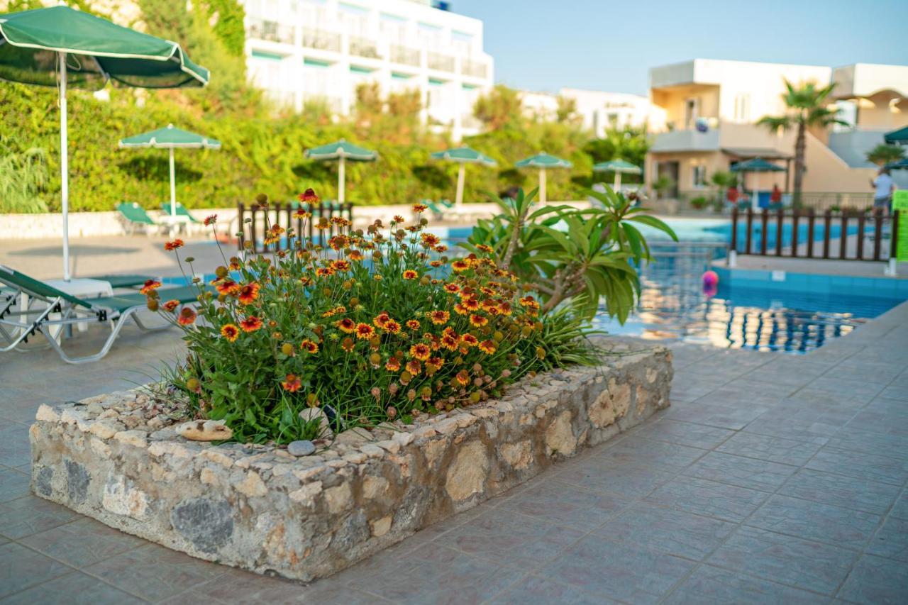 Hotel Kathrin Beach Adelianos Kampos Zewnętrze zdjęcie