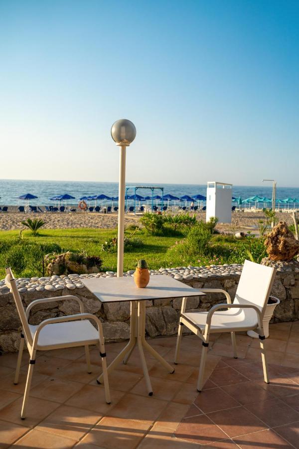 Hotel Kathrin Beach Adelianos Kampos Zewnętrze zdjęcie