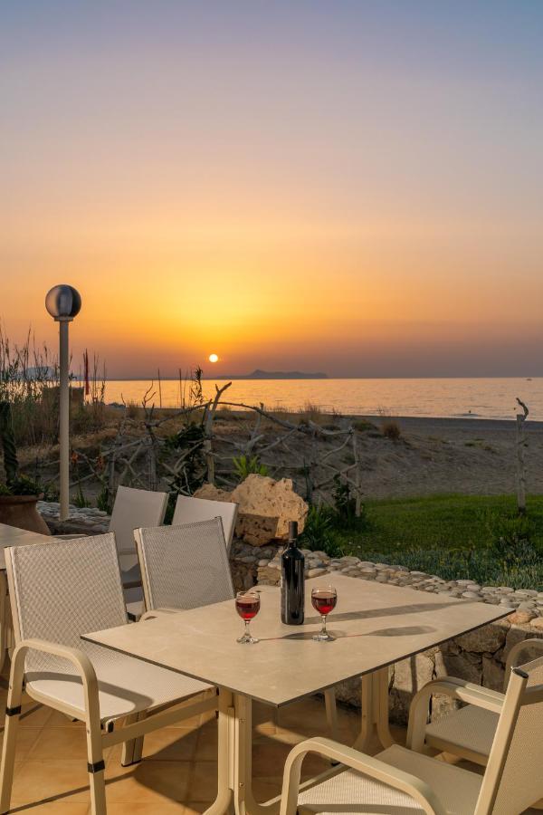 Hotel Kathrin Beach Adelianos Kampos Zewnętrze zdjęcie