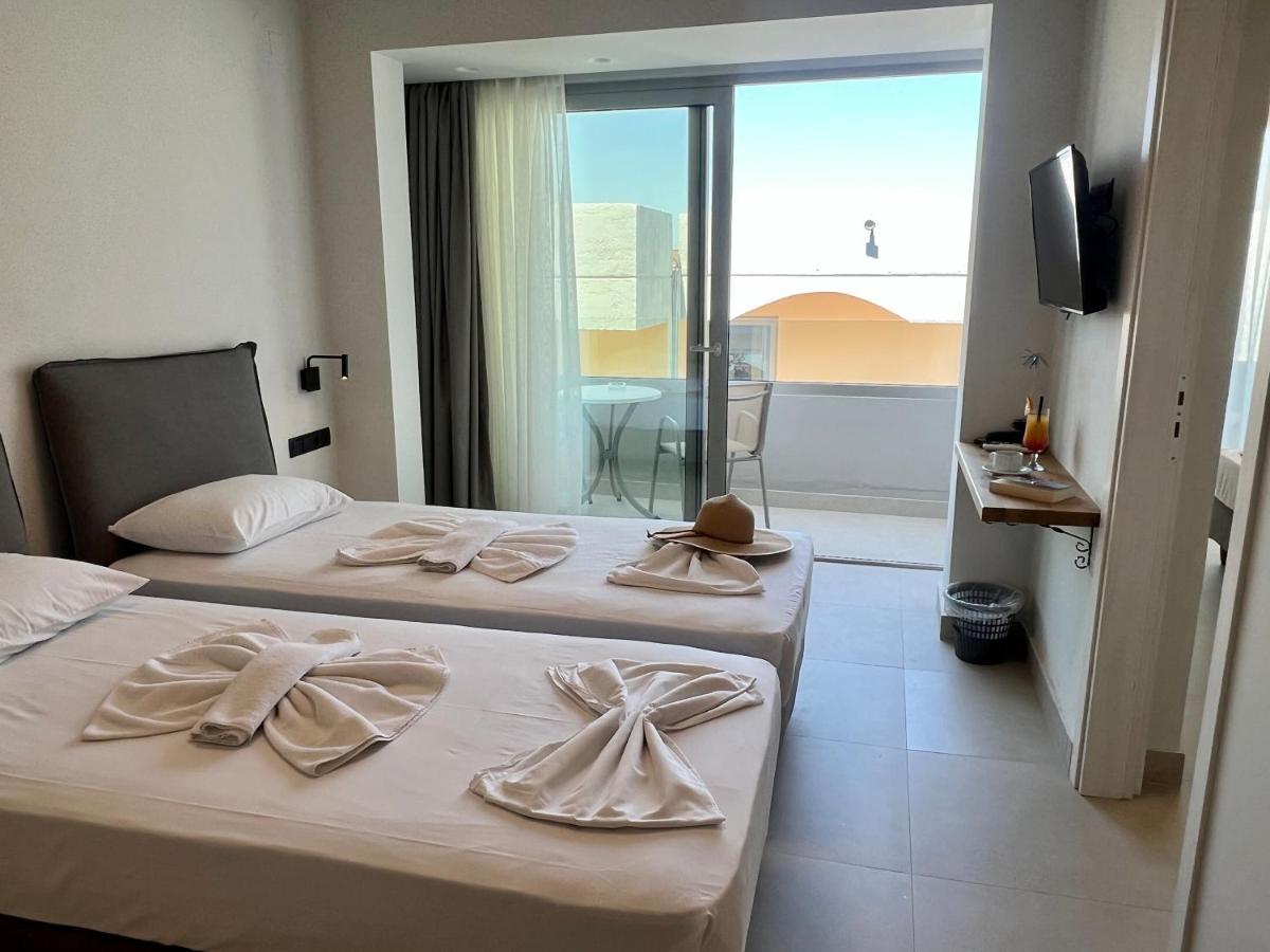 Hotel Kathrin Beach Adelianos Kampos Zewnętrze zdjęcie