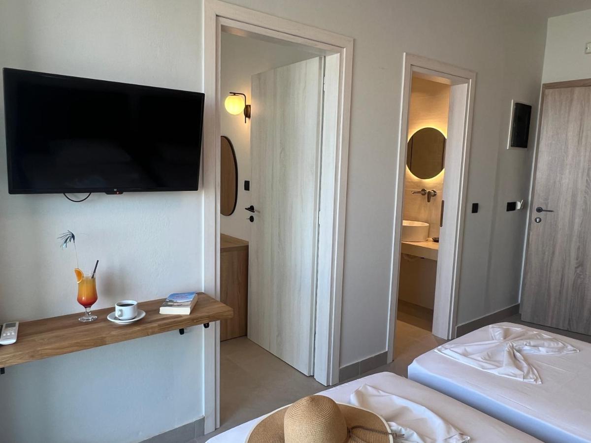 Hotel Kathrin Beach Adelianos Kampos Zewnętrze zdjęcie