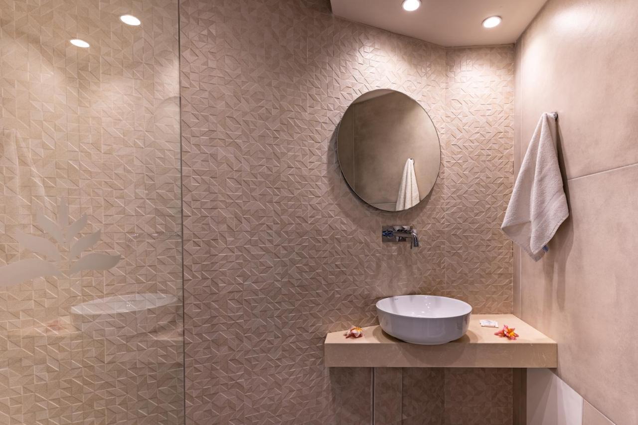 Hotel Kathrin Beach Adelianos Kampos Zewnętrze zdjęcie