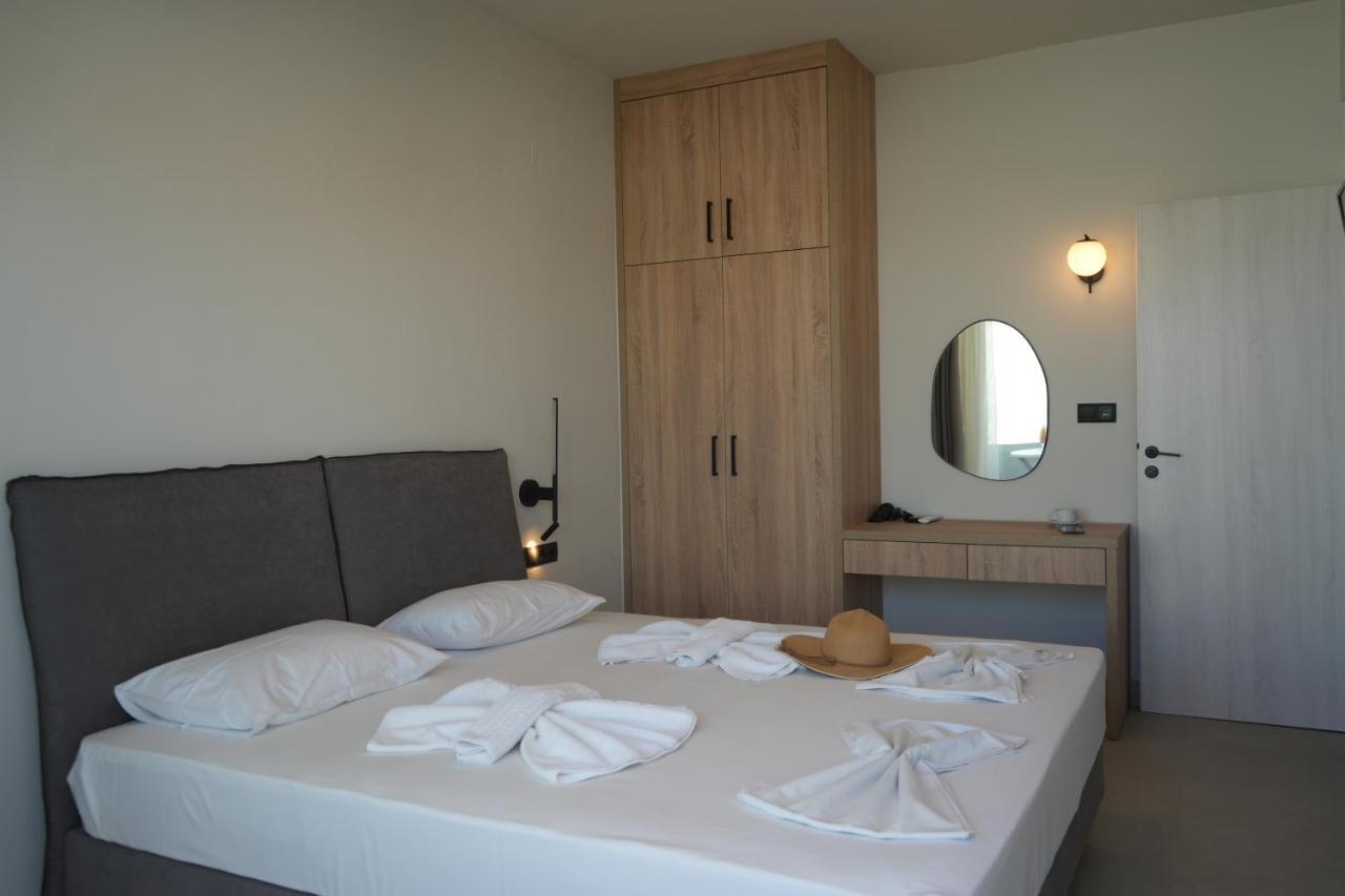 Hotel Kathrin Beach Adelianos Kampos Zewnętrze zdjęcie